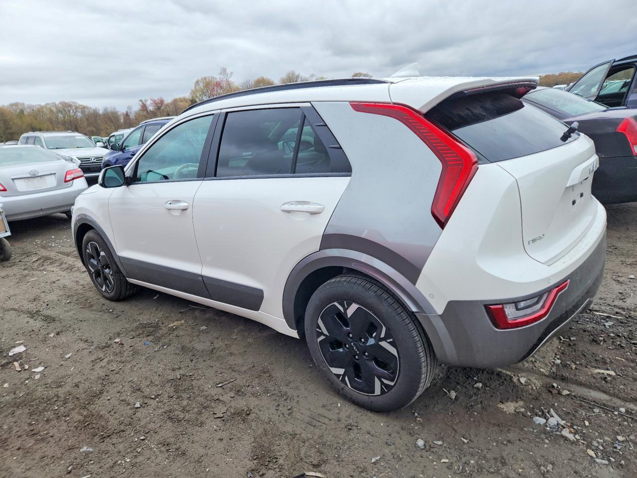 2025 KIA NIRO WAVE photo 3