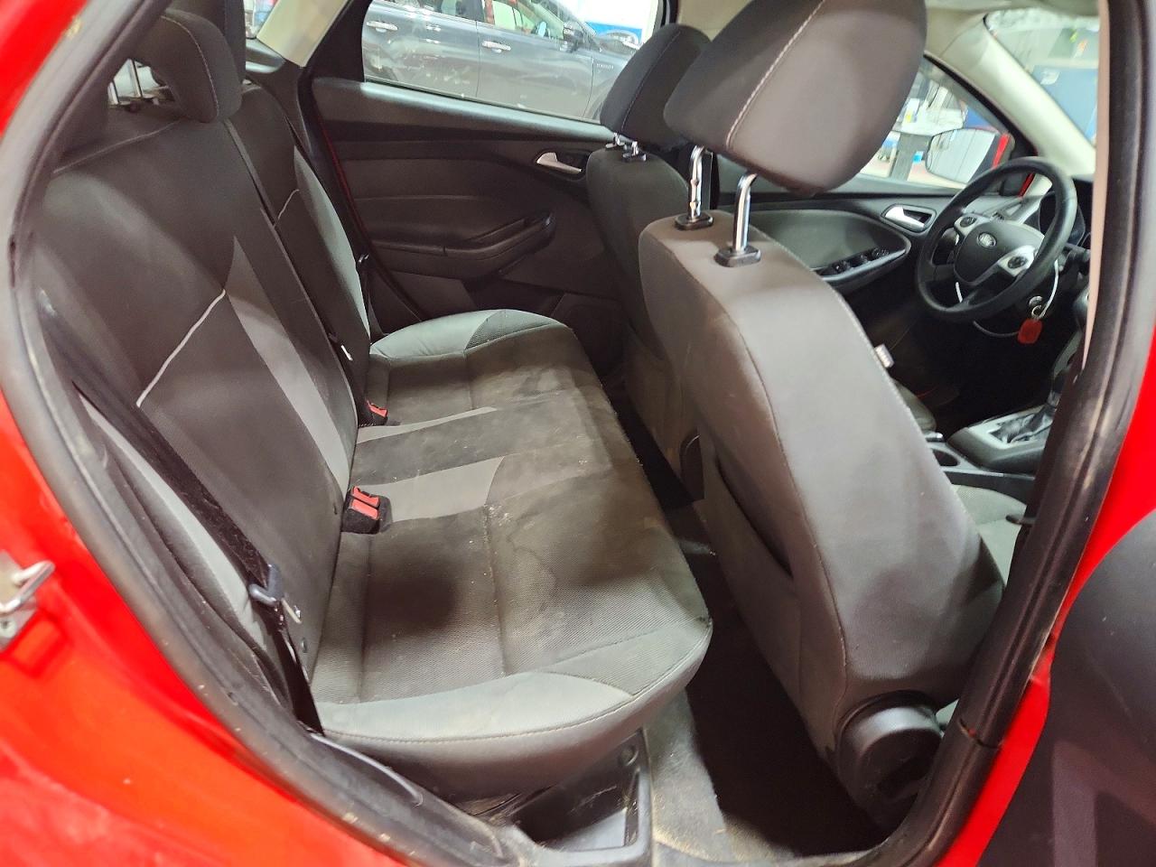 2014 FORD FOCUS SE photo 10