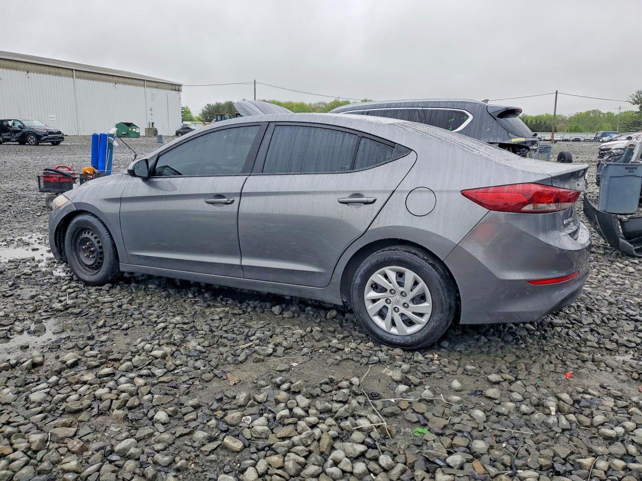 2018 HYUNDAI ELANTRA SE photo 2