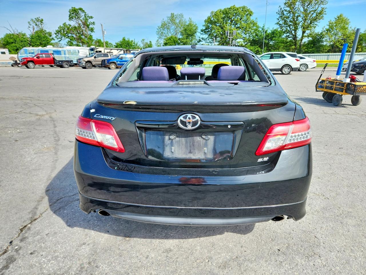 2010 TOYOTA CAMRY SE photo 6
