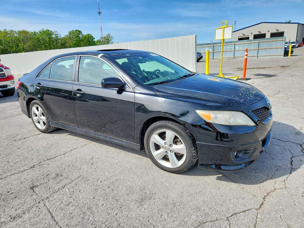 2010 TOYOTA CAMRY SE photo 4