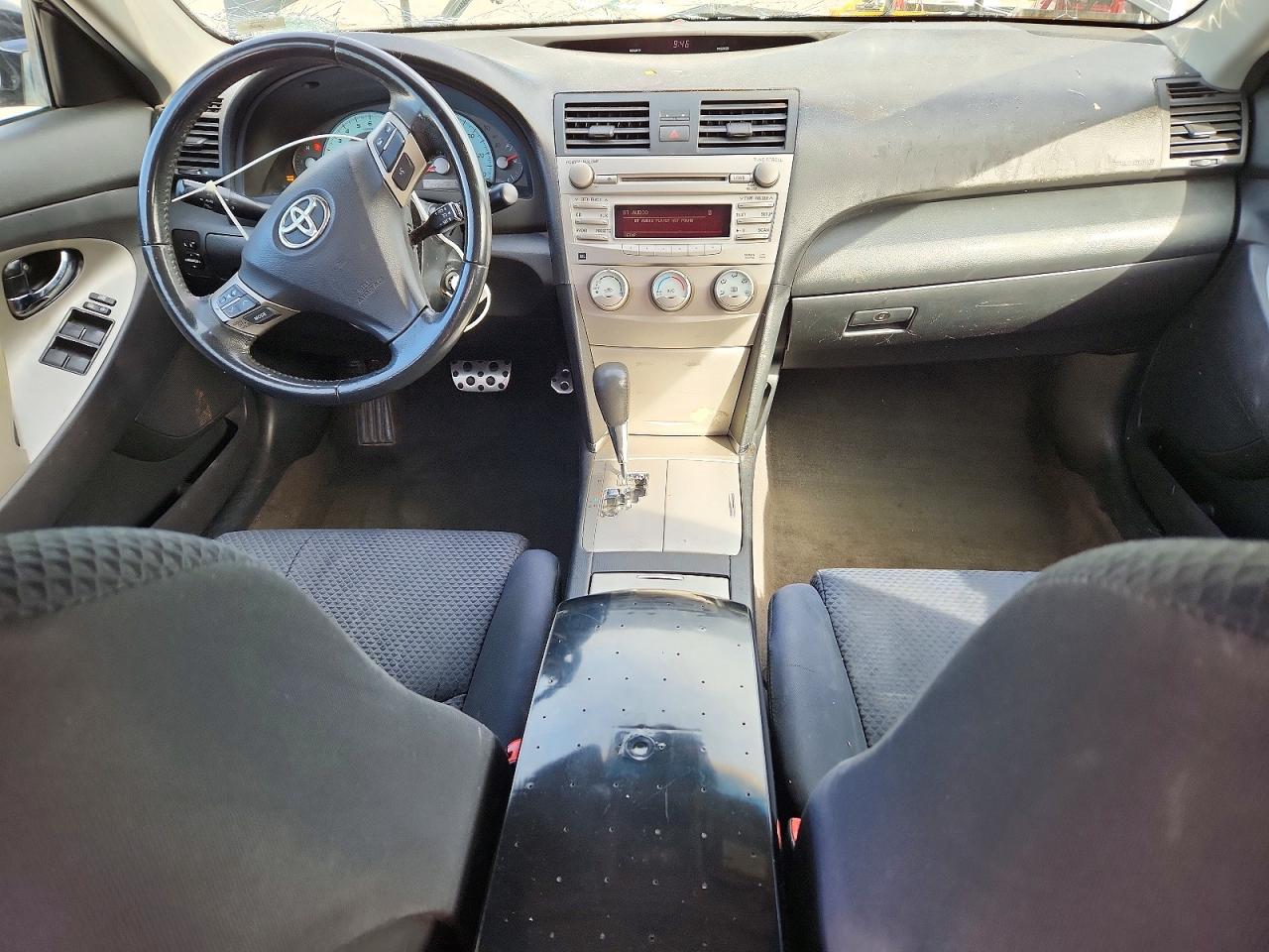 2010 TOYOTA CAMRY SE photo 8