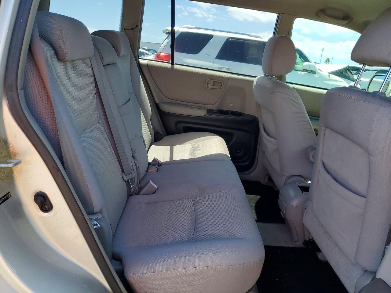 2004 TOYOTA HIGHLANDER BASE photo 21