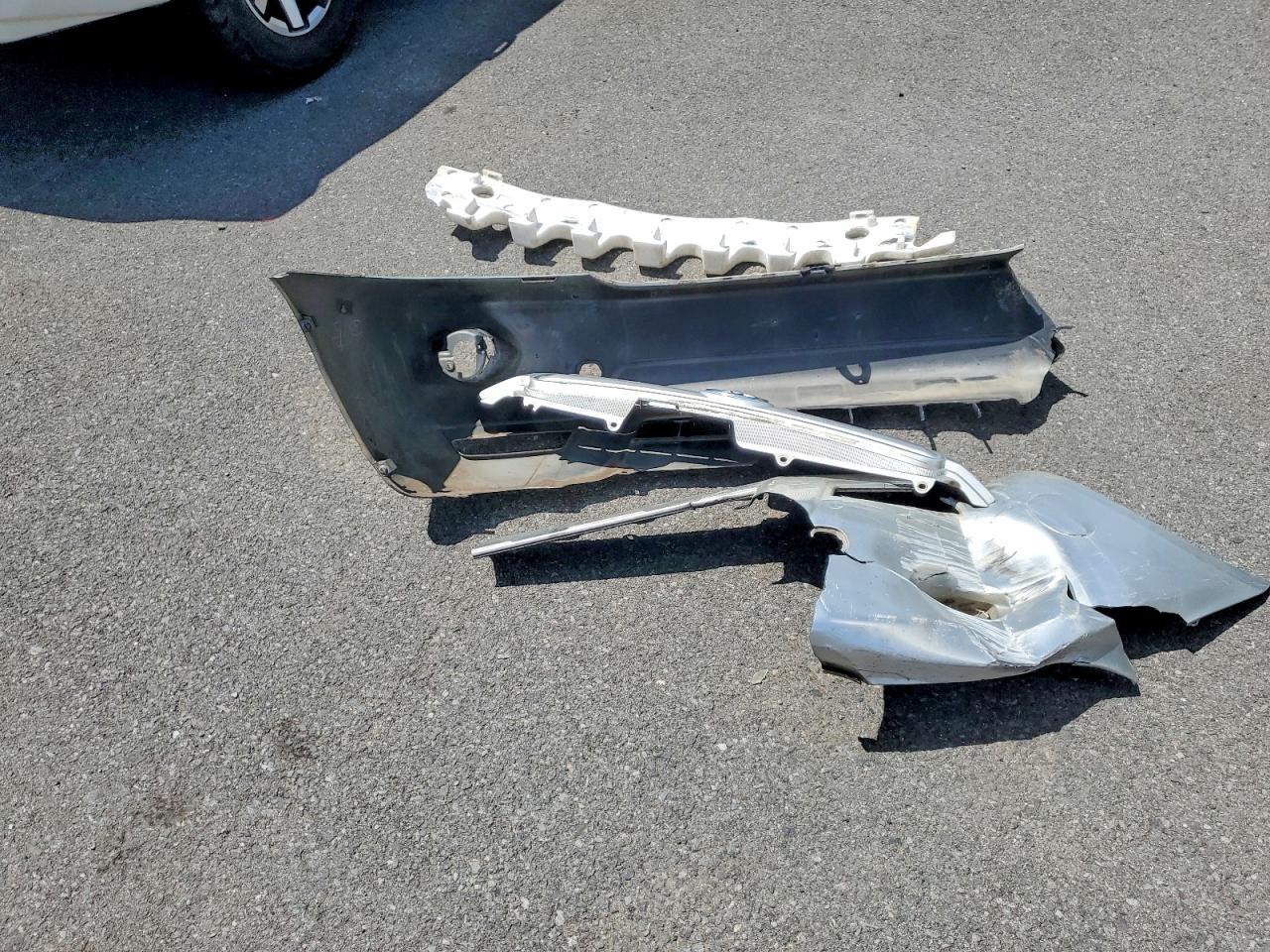 2004 TOYOTA HIGHLANDER BASE photo 25