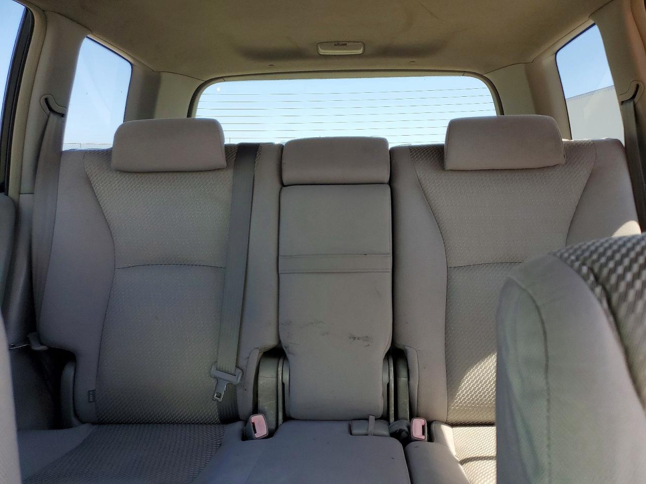 2004 TOYOTA HIGHLANDER BASE photo 19