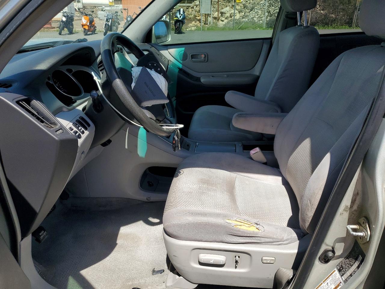 2004 TOYOTA HIGHLANDER BASE photo 13