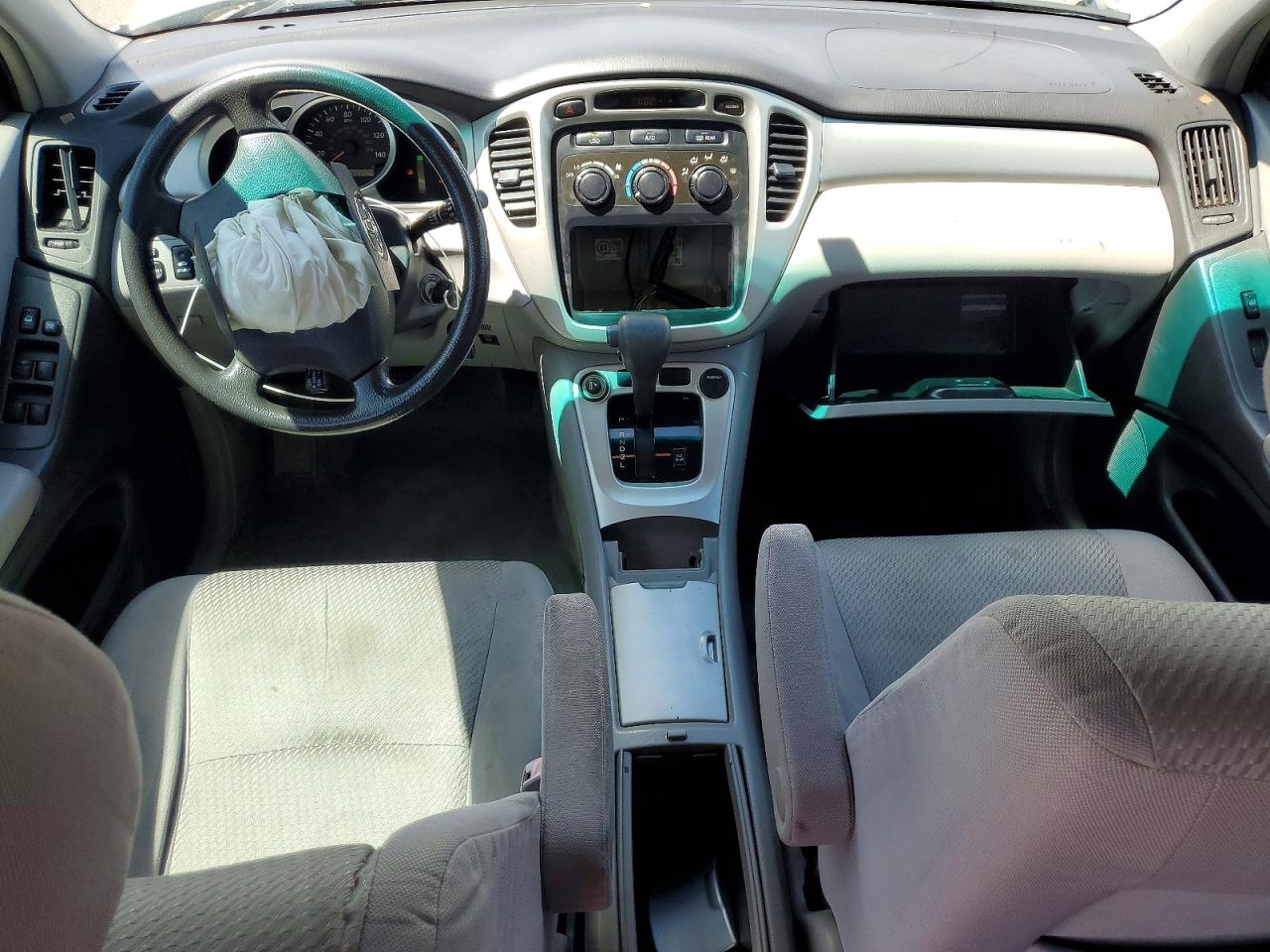 2004 TOYOTA HIGHLANDER BASE photo 15