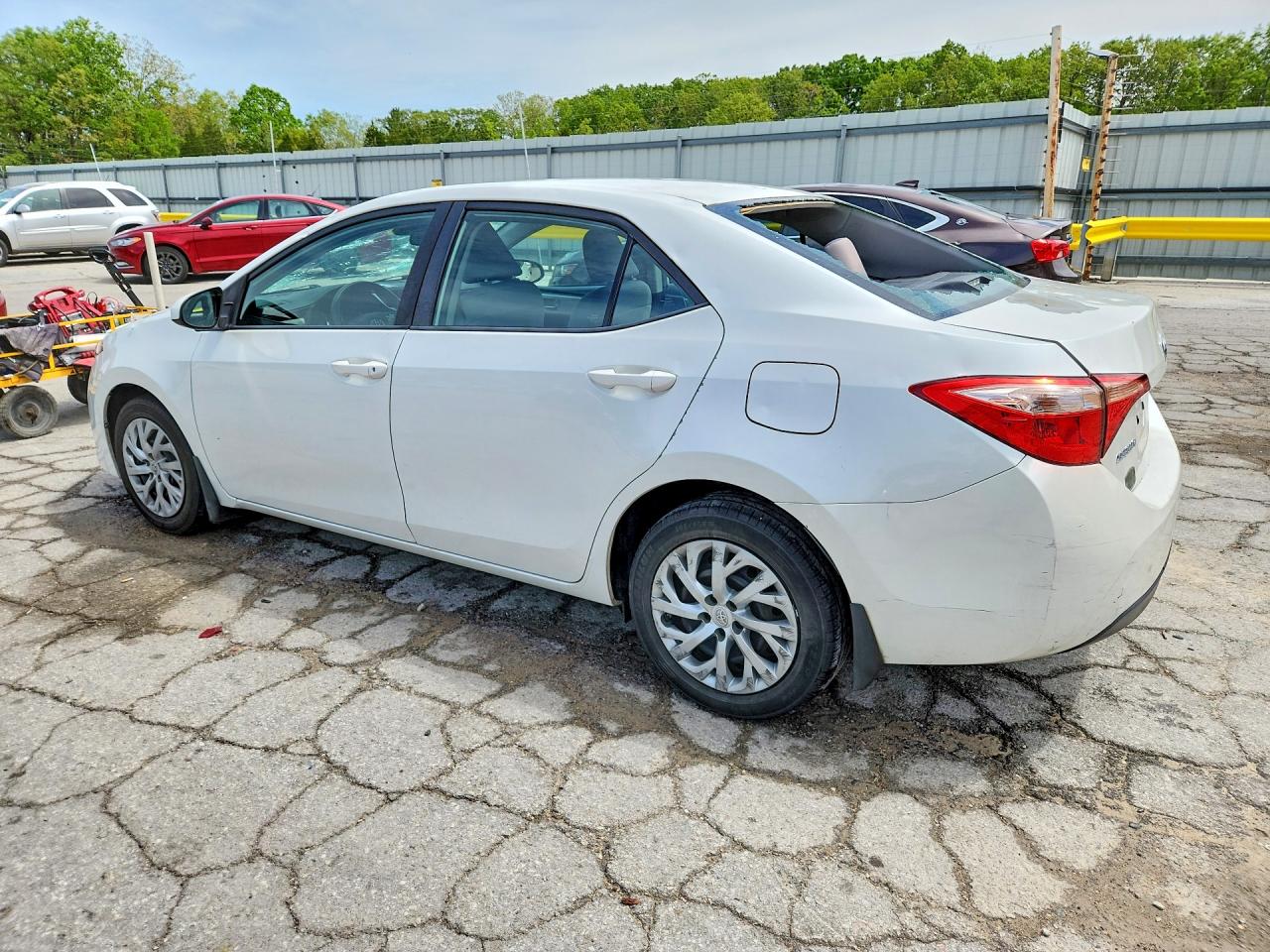 2017 TOYOTA COROLLA LE photo 4