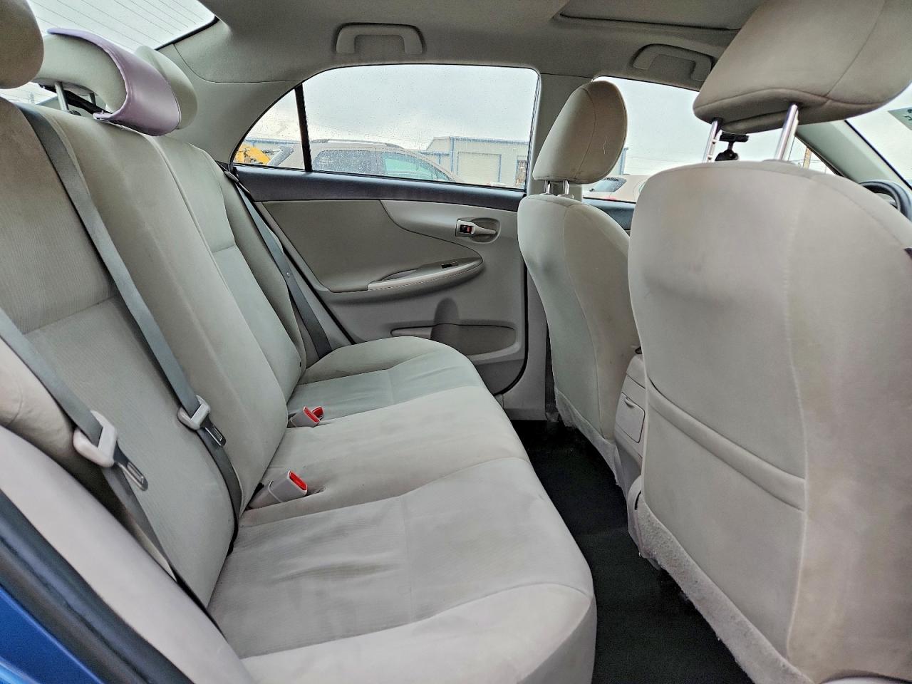 2013 TOYOTA COROLLA LE photo 28