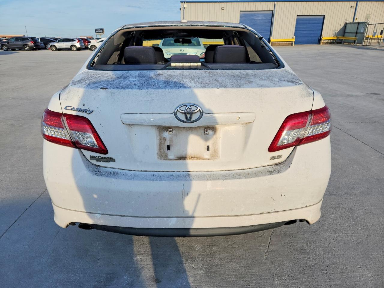 2010 TOYOTA CAMRY SE photo 6