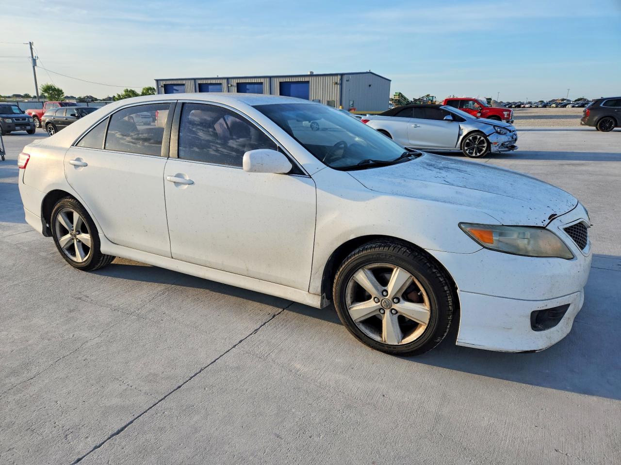2010 TOYOTA CAMRY SE photo 4
