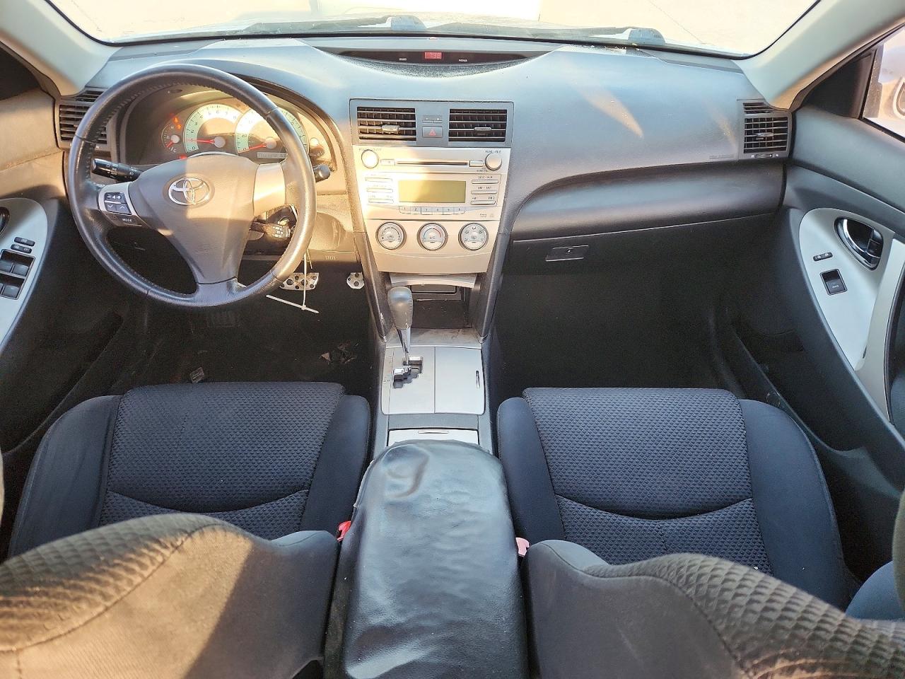 2010 TOYOTA CAMRY SE photo 8