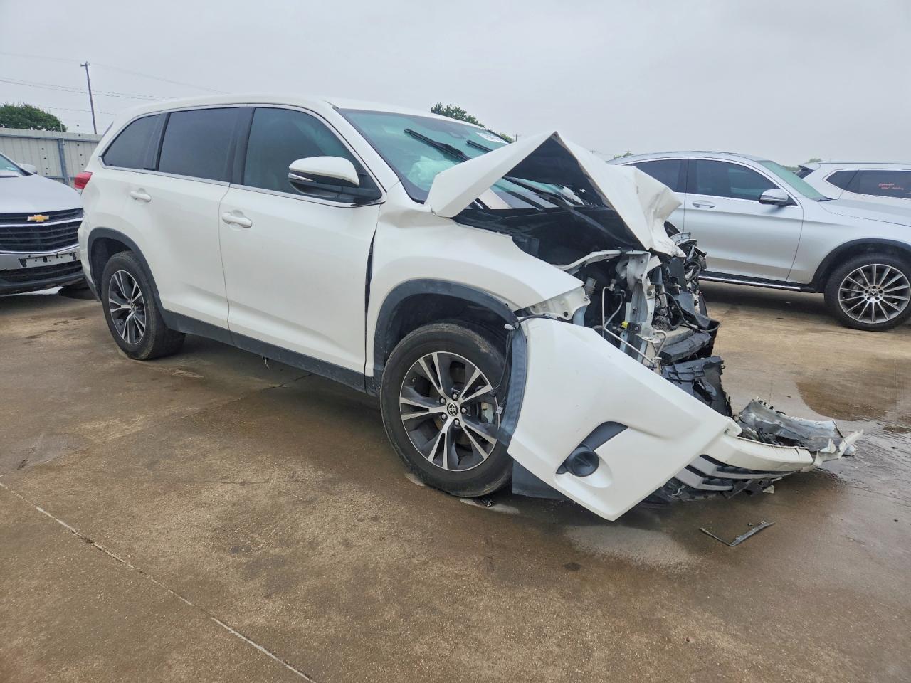 2019 TOYOTA HIGHLANDER LE photo 7