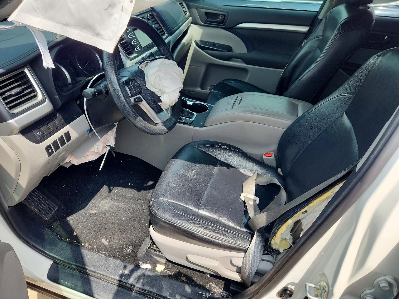 2019 TOYOTA HIGHLANDER LE photo 13