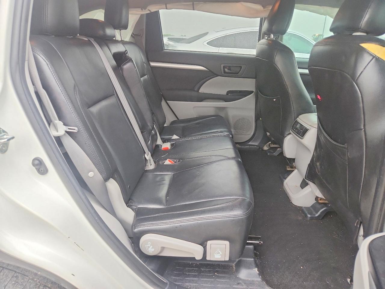 2019 TOYOTA HIGHLANDER LE photo 19