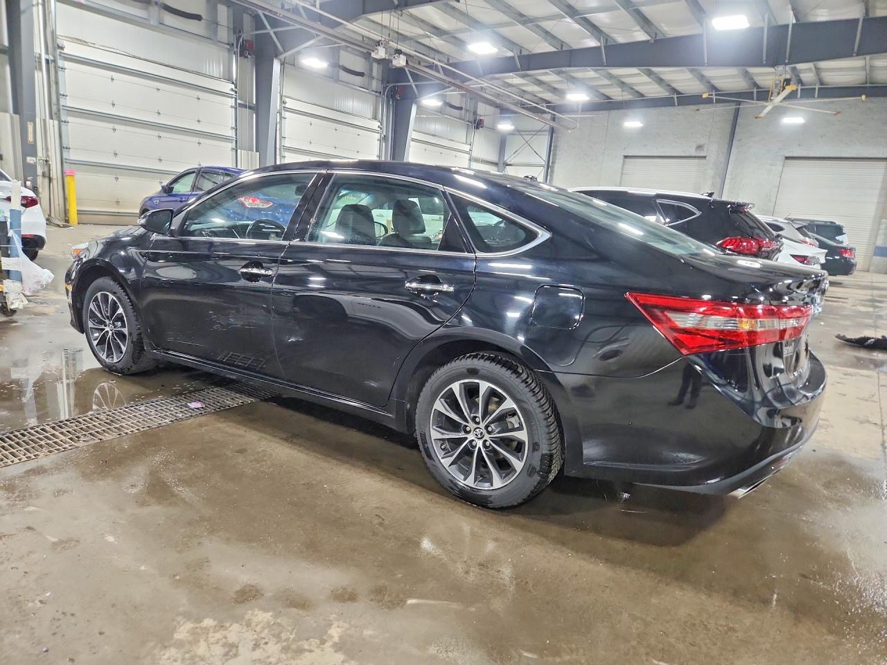2016 TOYOTA AVALON XLE photo 3