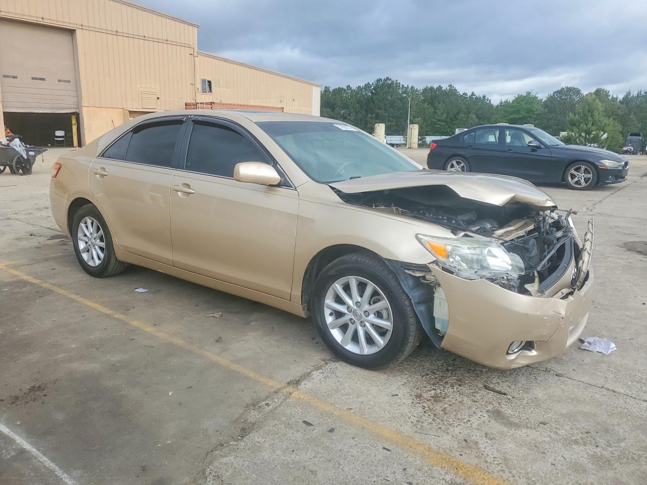 2010 TOYOTA CAMRY XLE photo 7