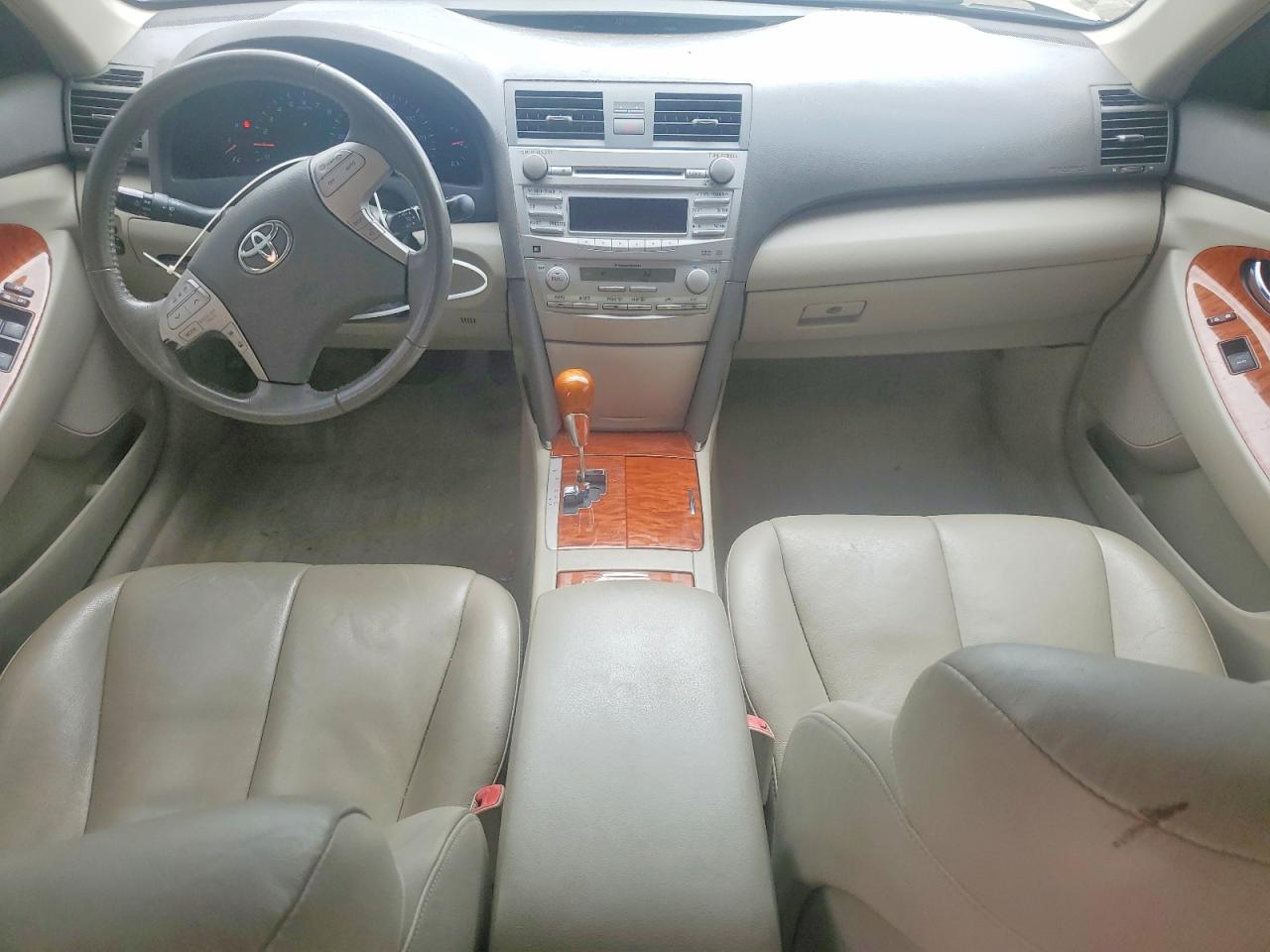 2010 TOYOTA CAMRY XLE photo 15