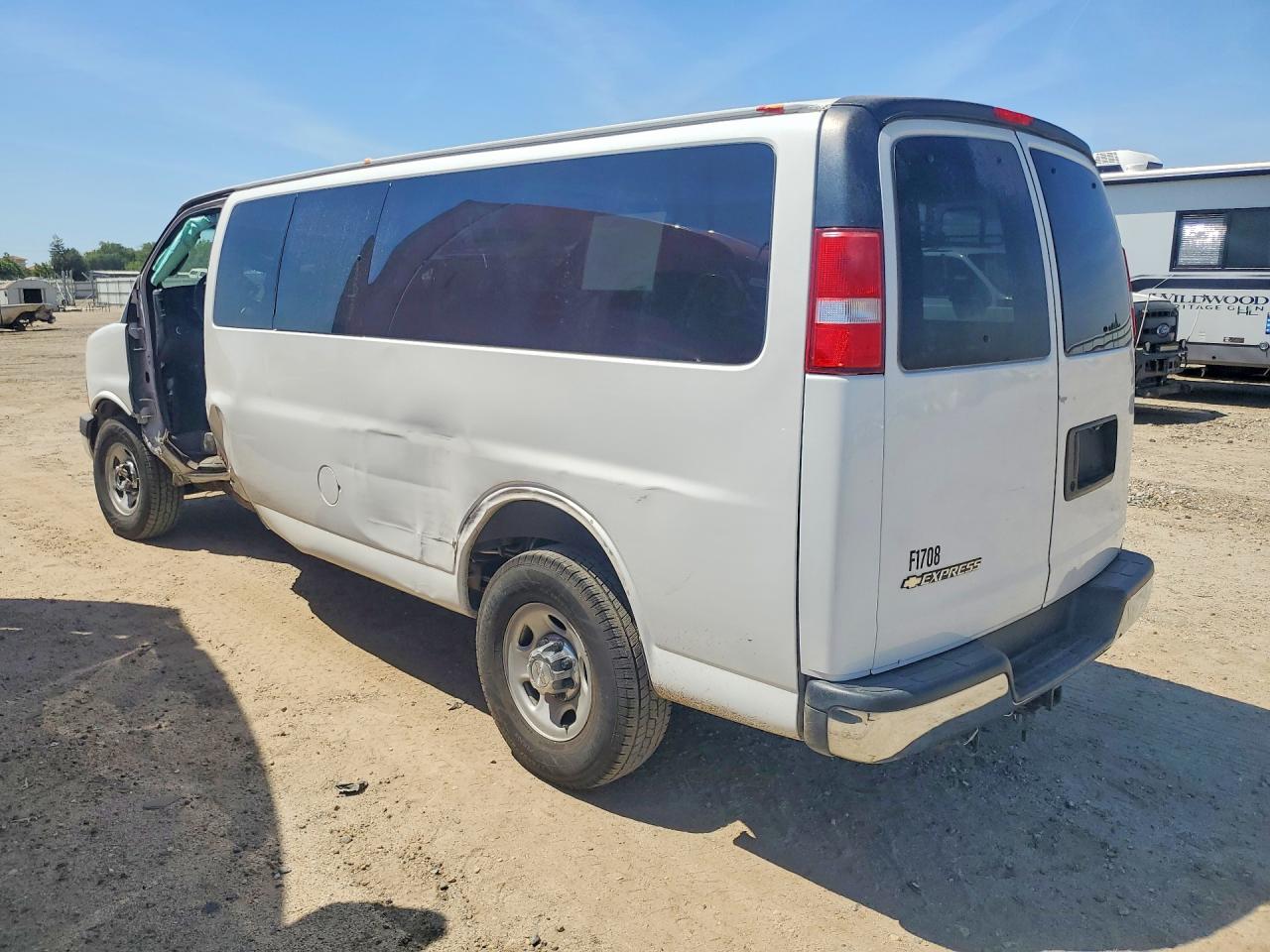 2017 CHEVROLET EXPRESS G3500 LT photo 3