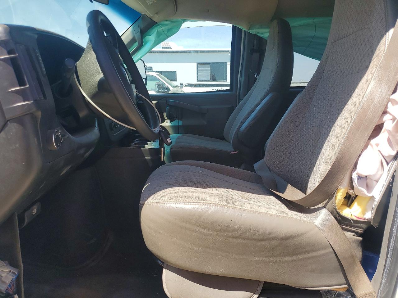 2017 CHEVROLET EXPRESS G3500 LT photo 13