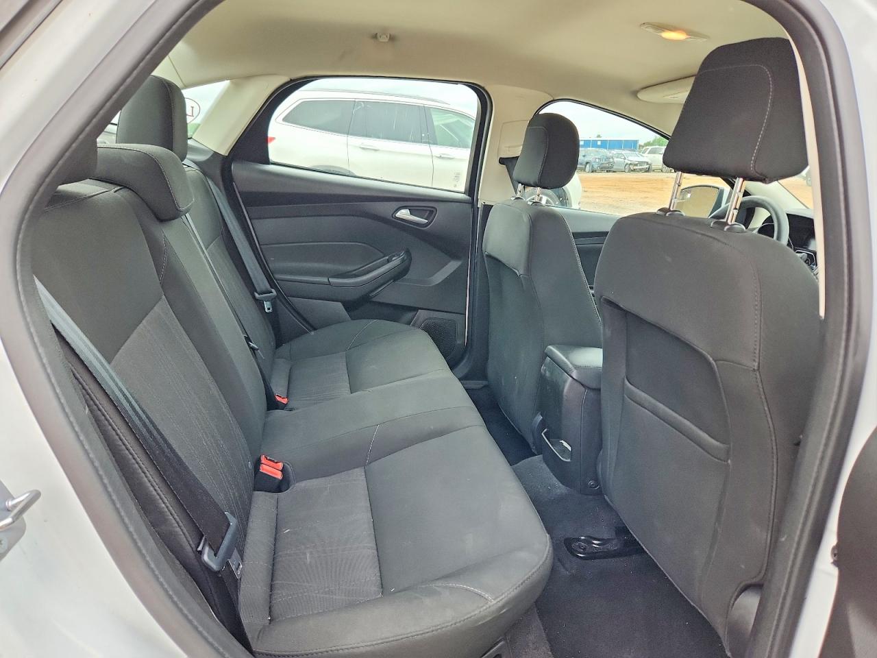 2018 FORD FOCUS SE photo 10
