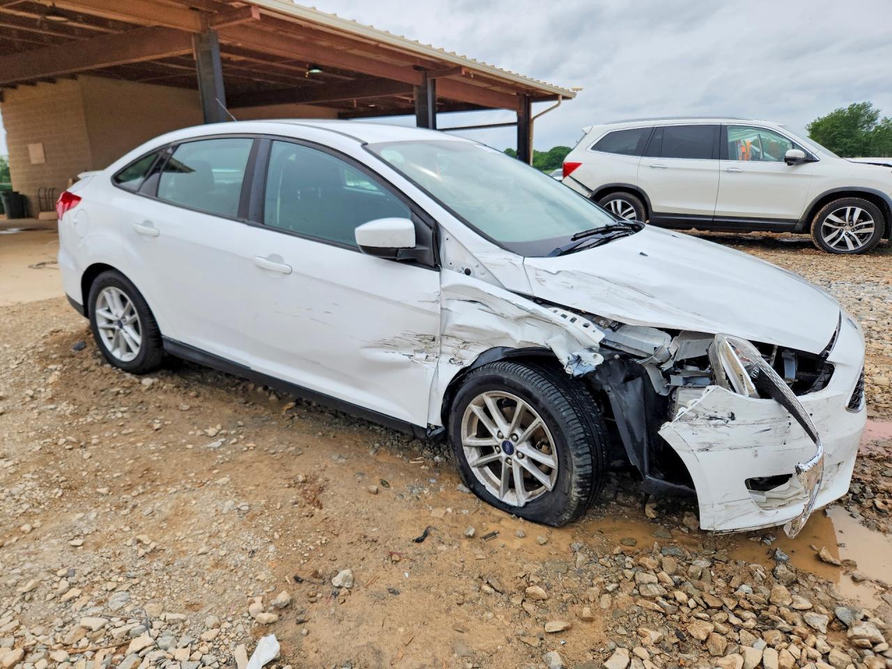 2018 FORD FOCUS SE photo 4