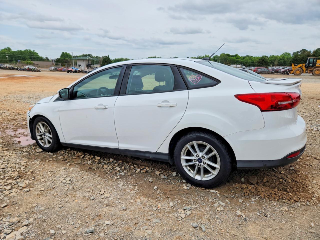 2018 FORD FOCUS SE photo 2
