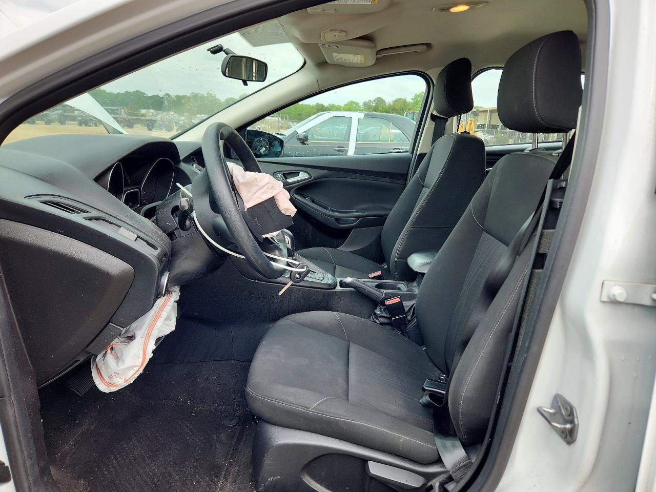 2018 FORD FOCUS SE photo 7