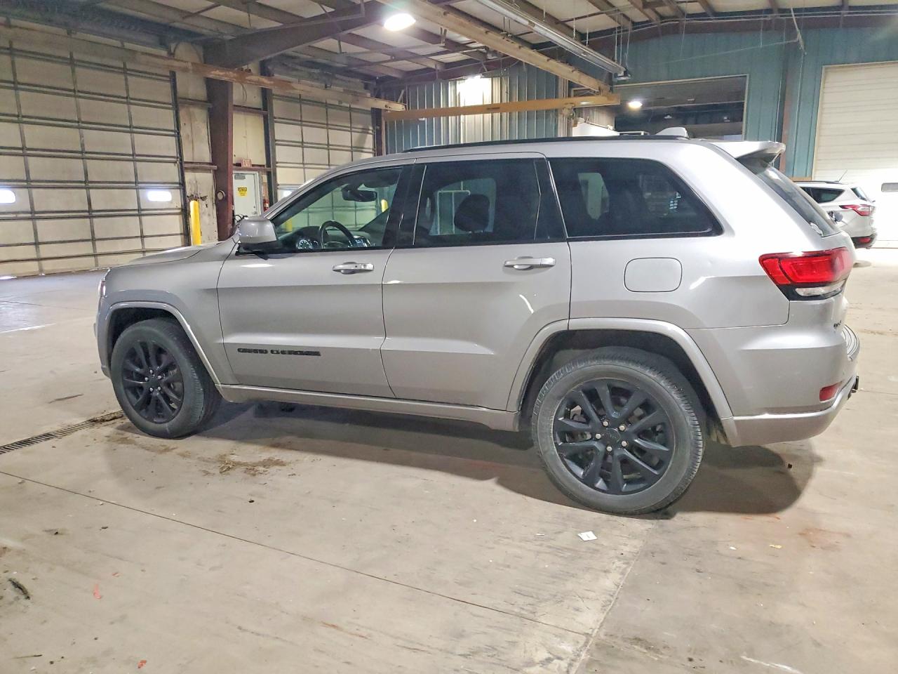 2019 JEEP GRAND CHEROKEE LAREDO photo 3
