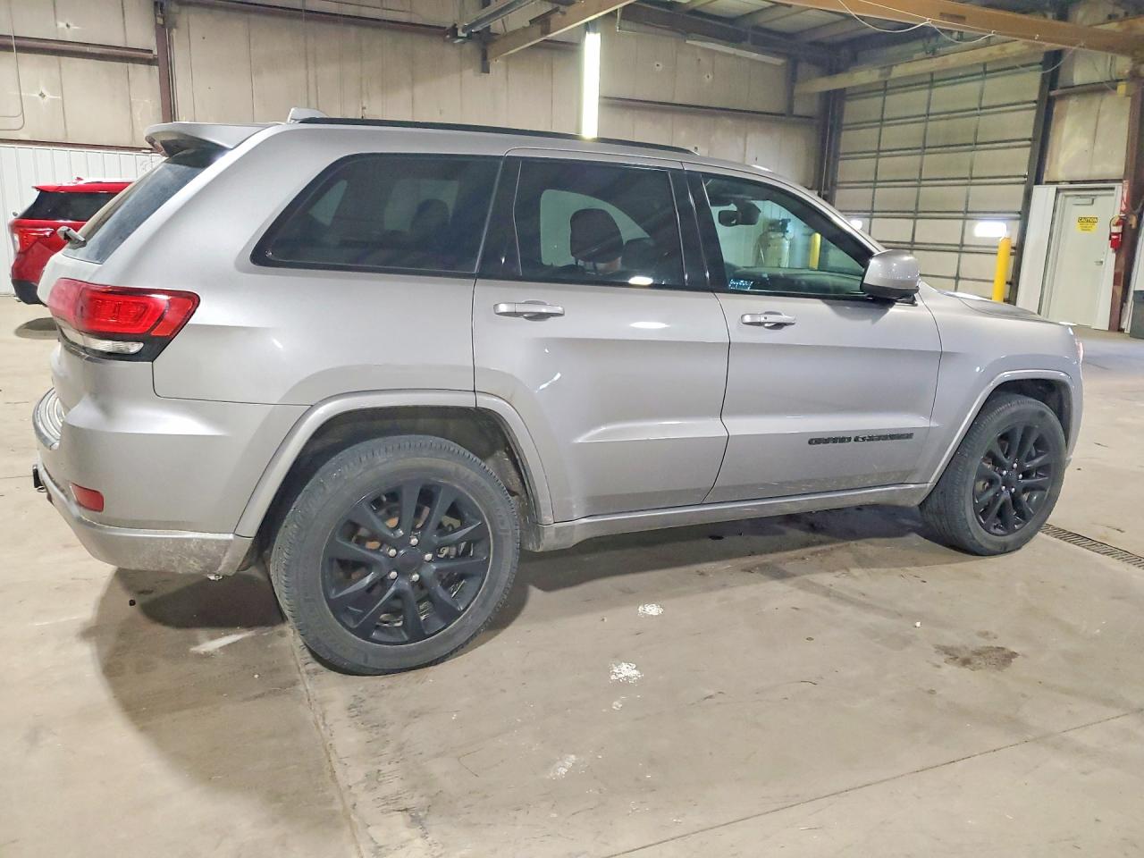 2019 JEEP GRAND CHEROKEE LAREDO photo 5