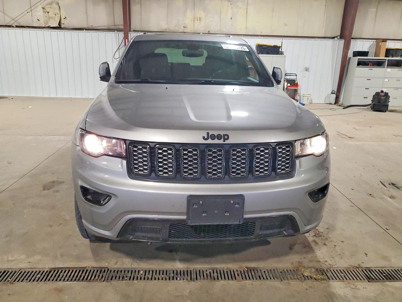 2019 JEEP GRAND CHEROKEE LAREDO photo 9