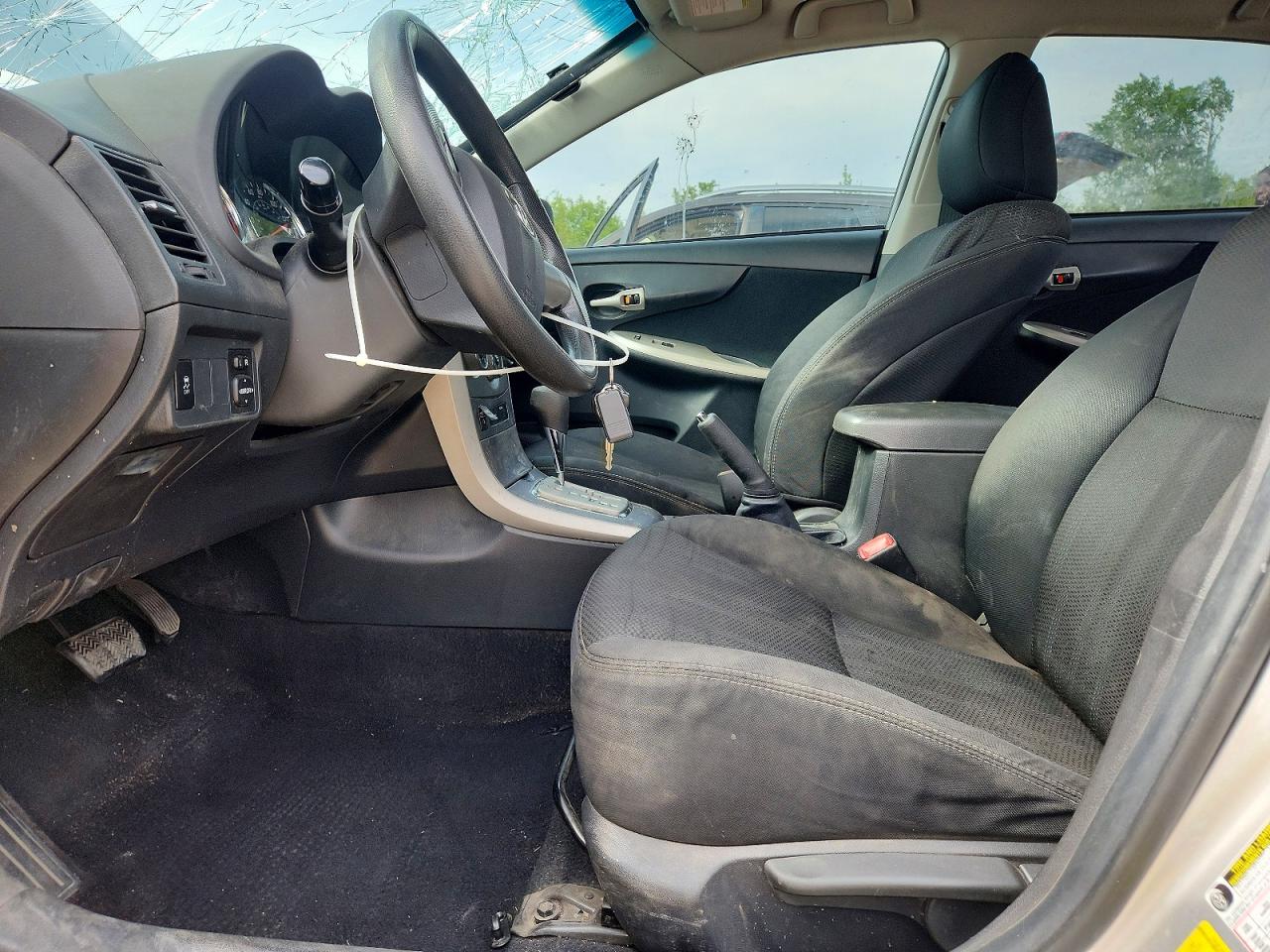 2012 TOYOTA COROLLA S photo 13
