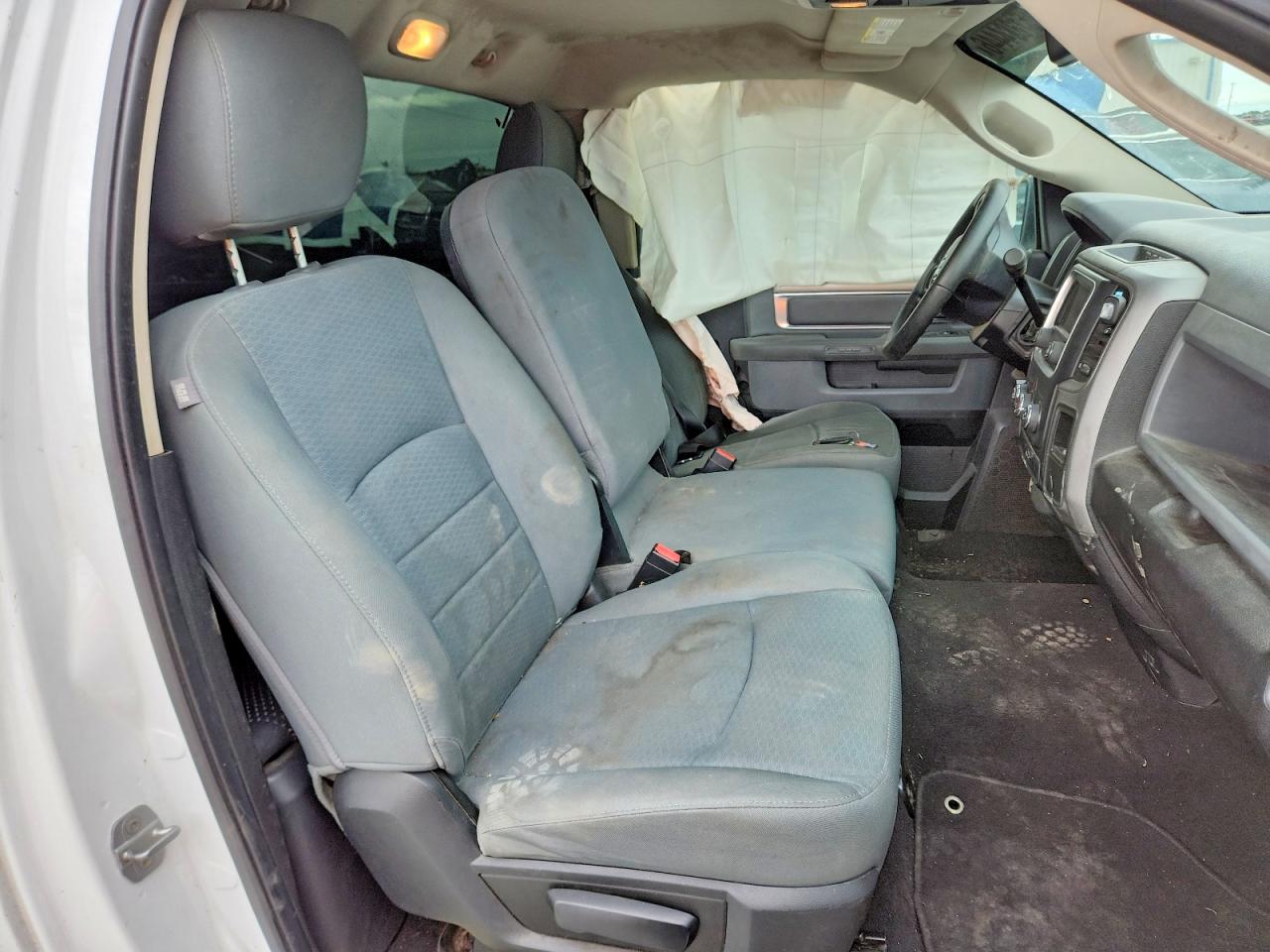2014 RAM 1500 ST photo 10
