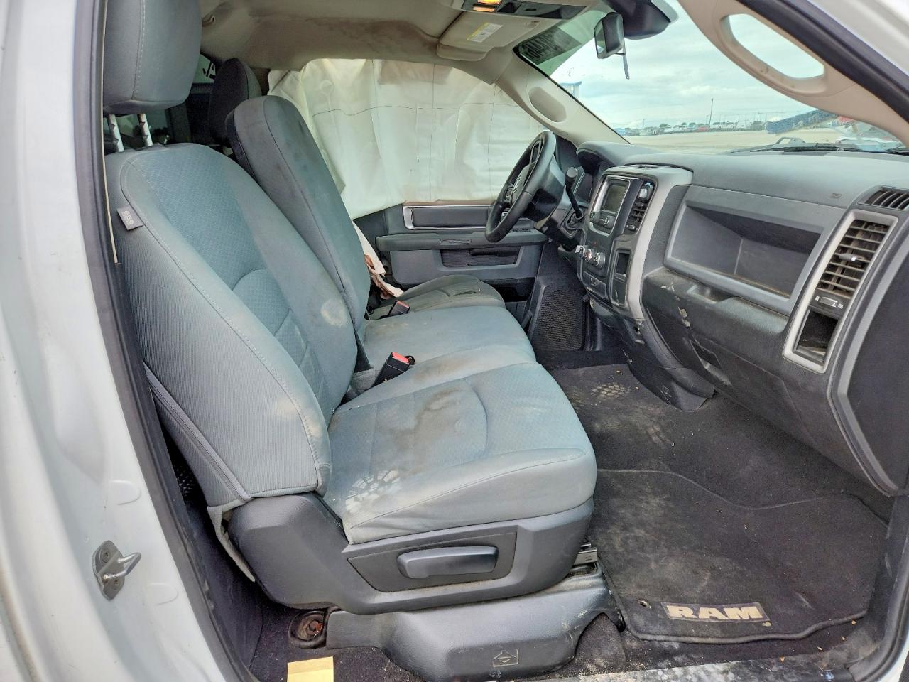 2014 RAM 1500 ST photo 7