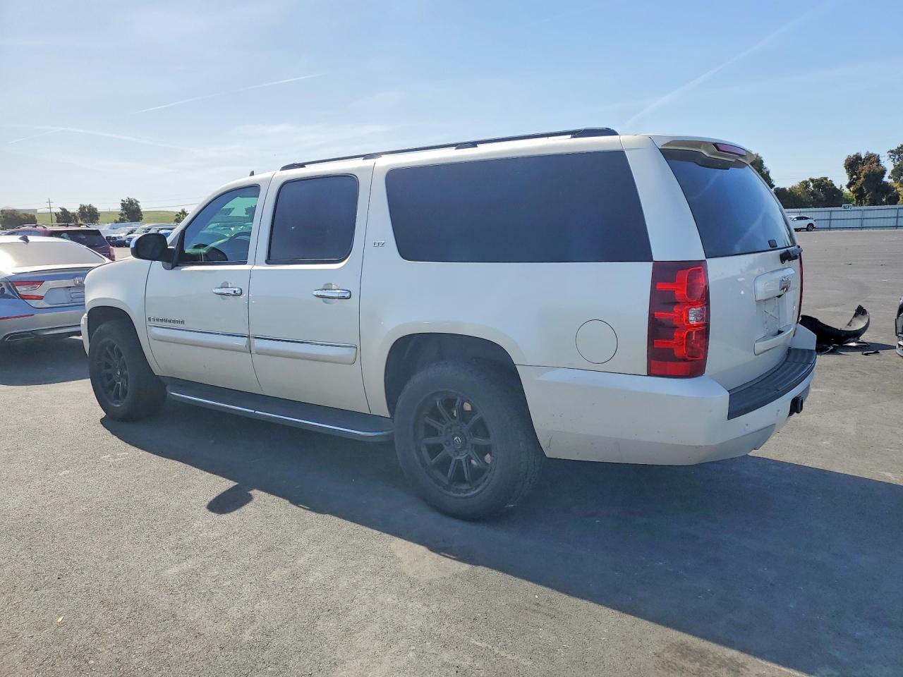 2008 CHEVROLET SUBURBAN C1500 LS photo 3