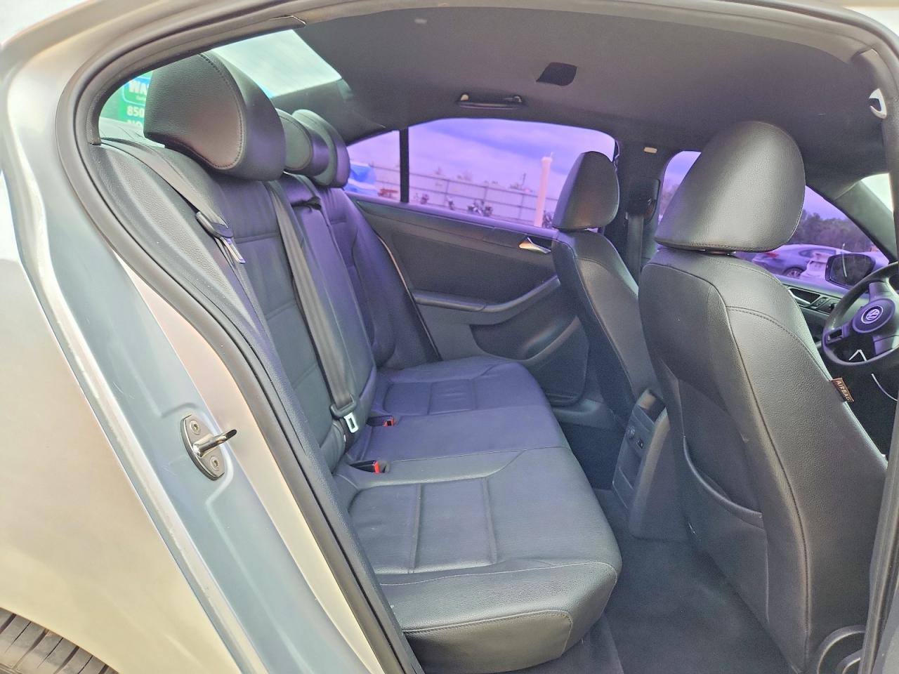 2011 VOLKSWAGEN JETTA SE photo 10