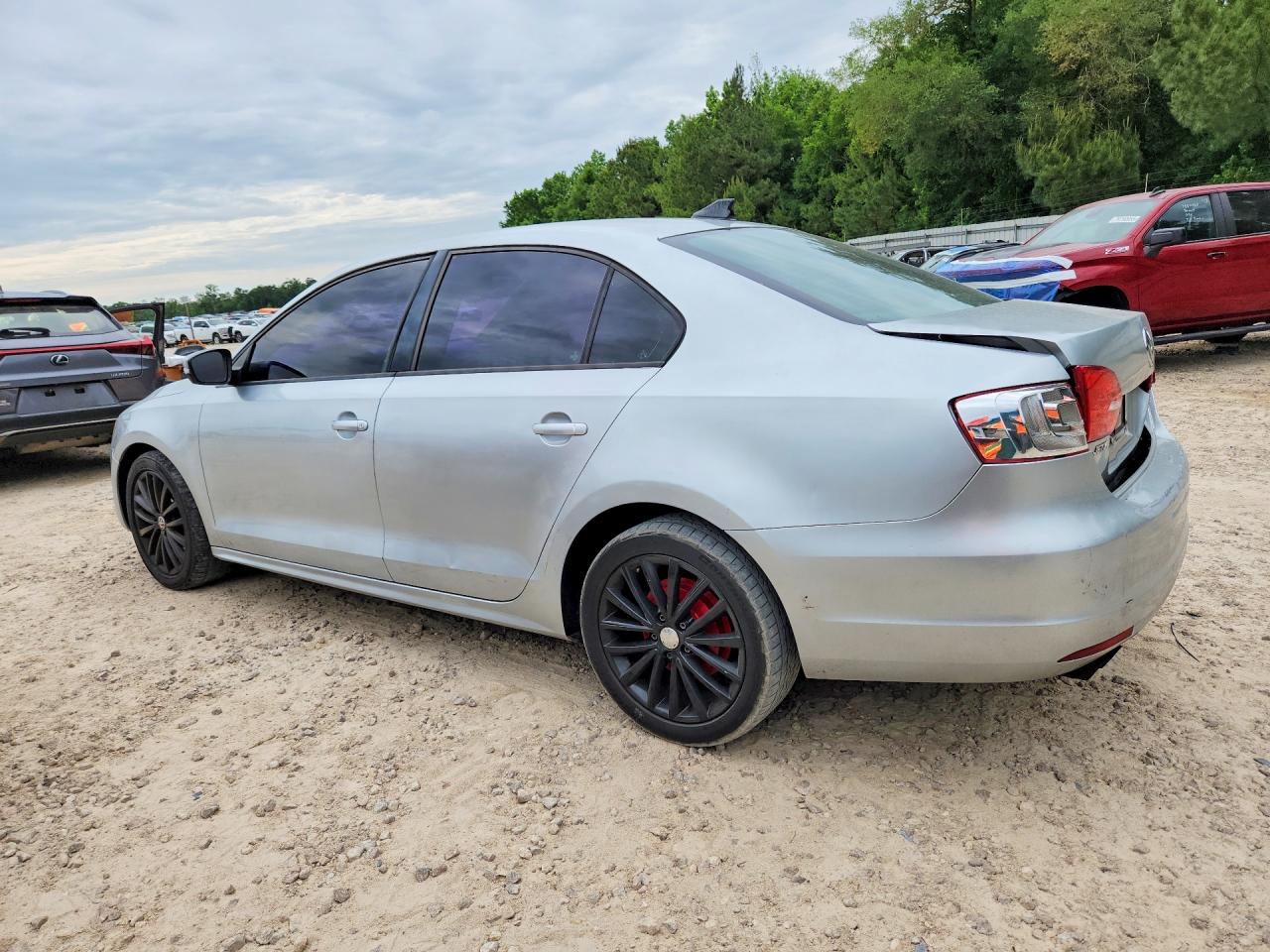 2011 VOLKSWAGEN JETTA SE photo 2