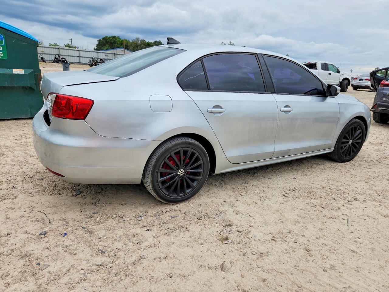 2011 VOLKSWAGEN JETTA SE photo 3
