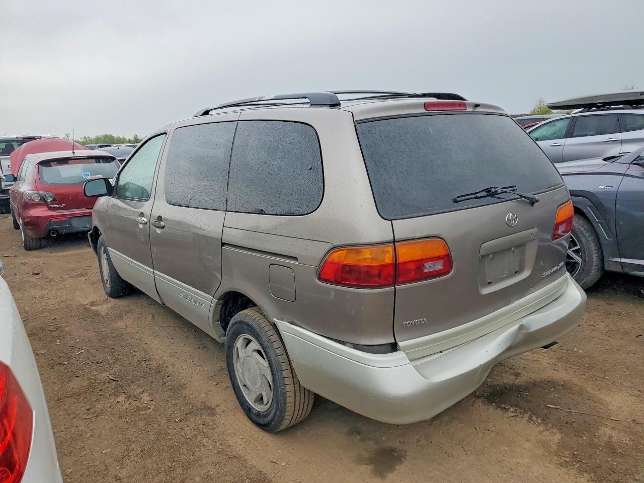 1999 TOYOTA SIENNA XLE photo 3