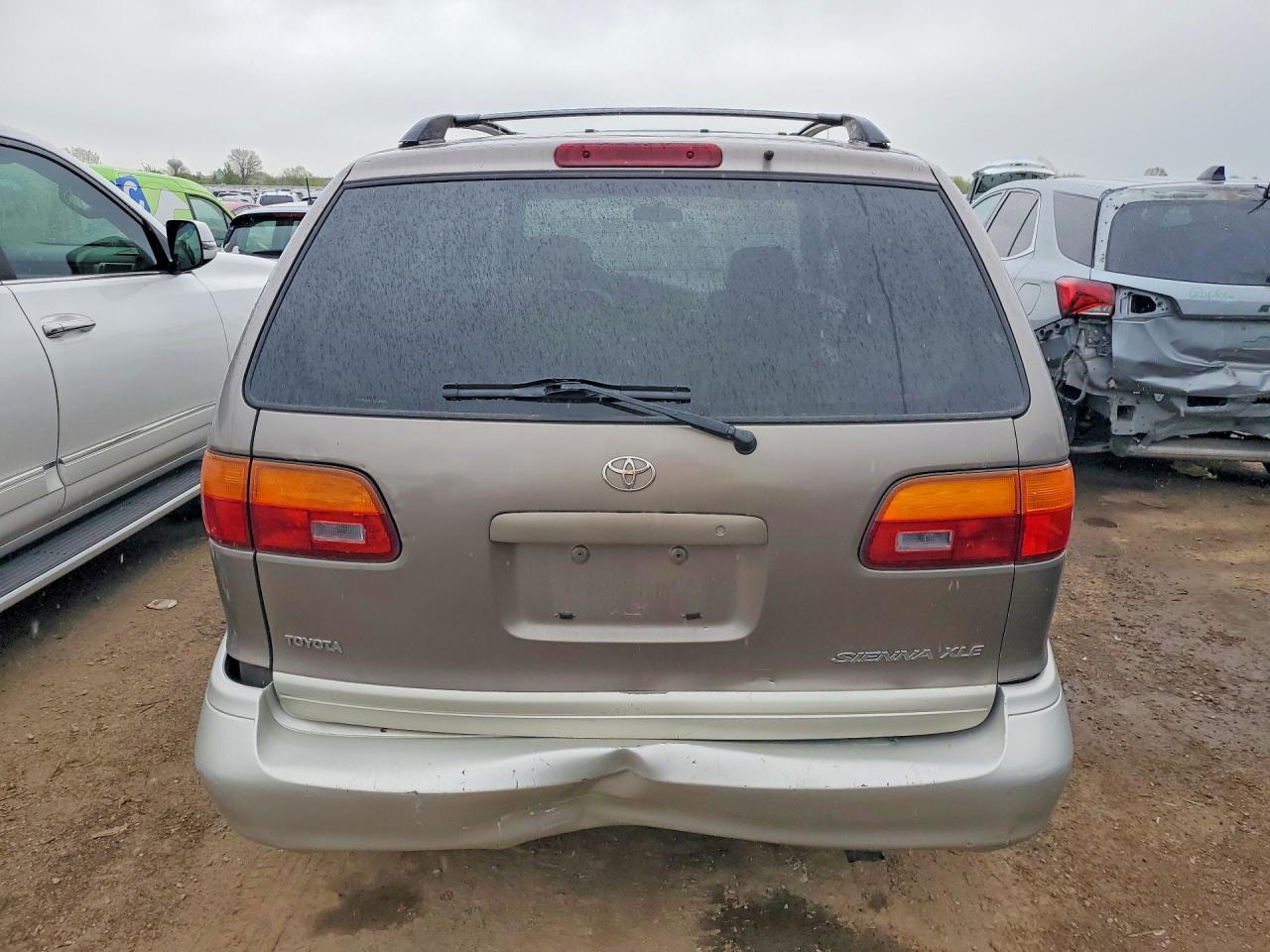 1999 TOYOTA SIENNA XLE photo 11