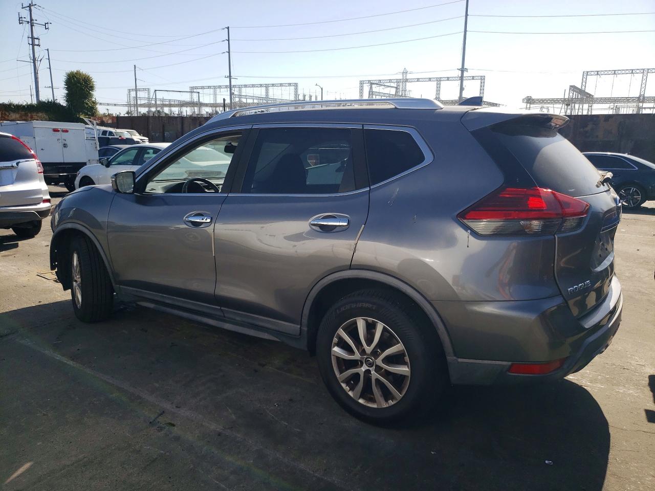 2017 NISSAN ROGUE SV photo 3