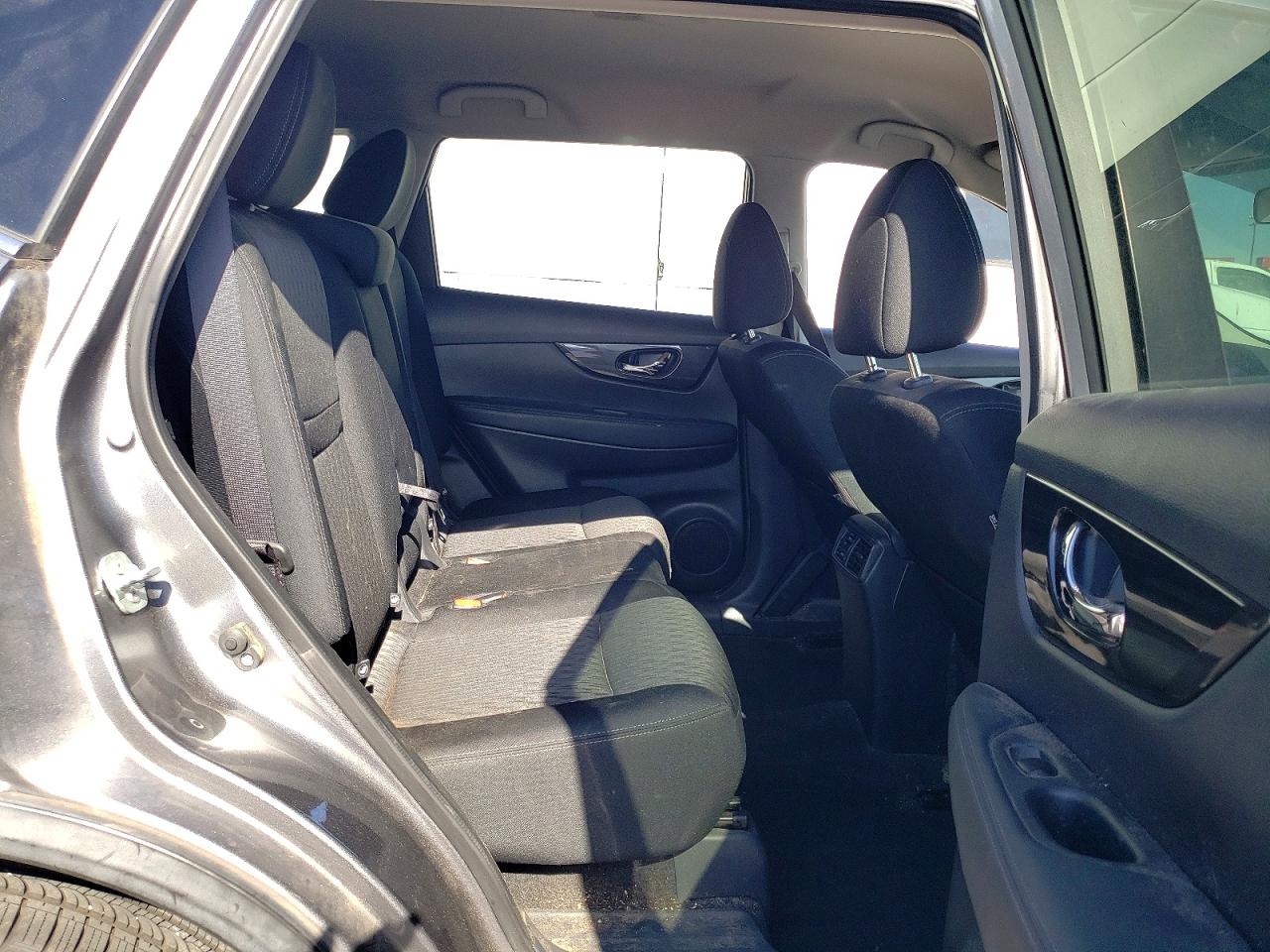 2017 NISSAN ROGUE SV photo 19