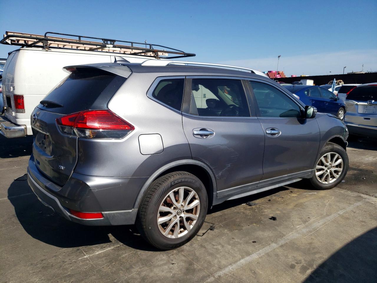 2017 NISSAN ROGUE SV photo 5