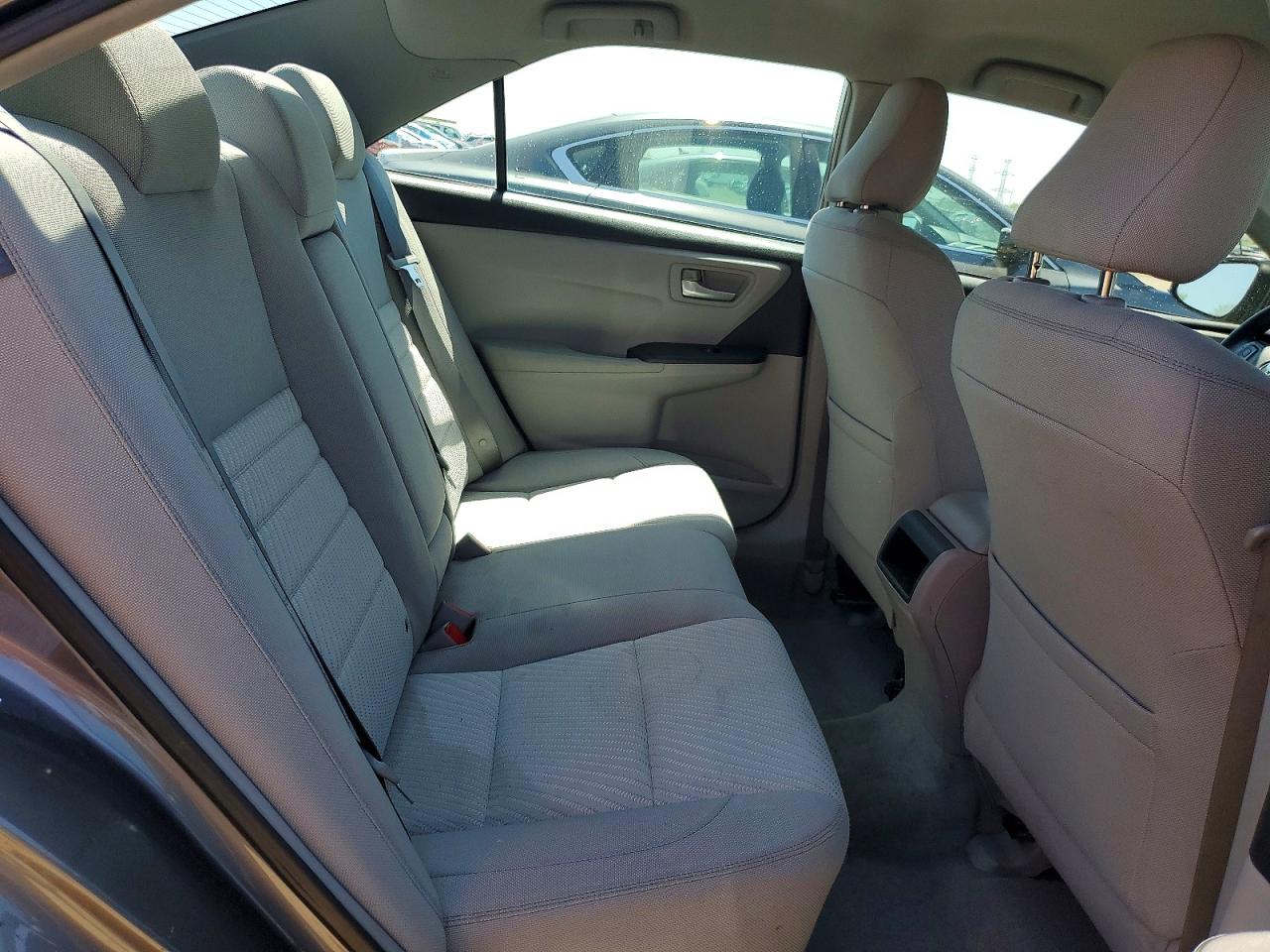 2015 TOYOTA CAMRY LE photo 19