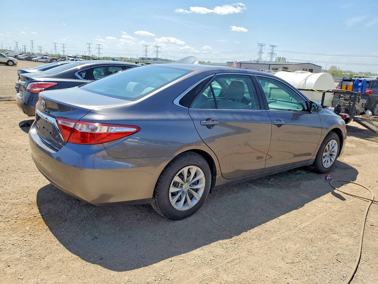 2015 TOYOTA CAMRY LE photo 5