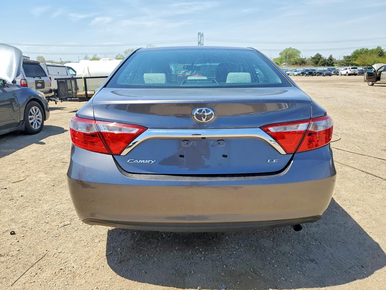 2015 TOYOTA CAMRY LE photo 11