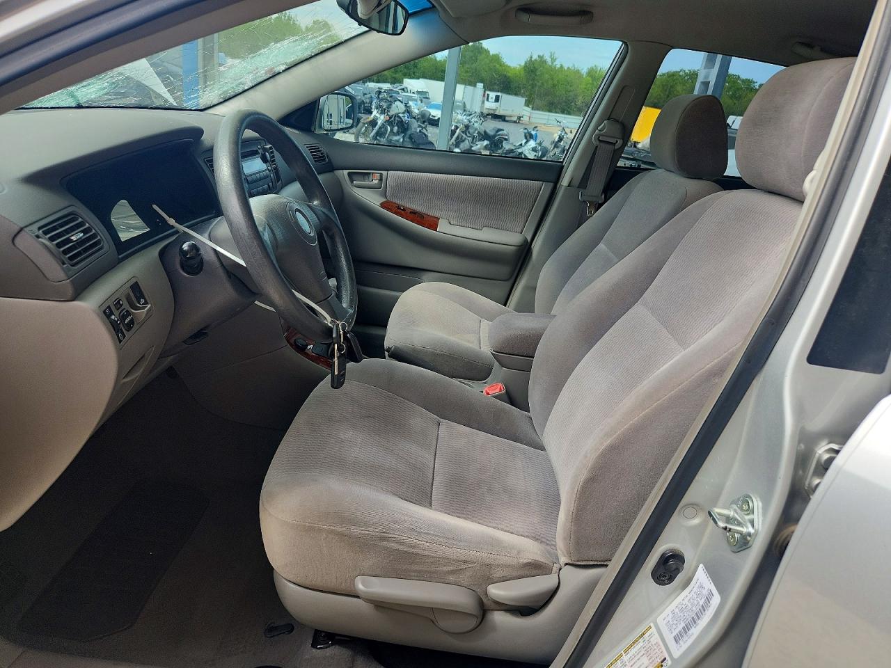 2005 TOYOTA COROLLA LE photo 13