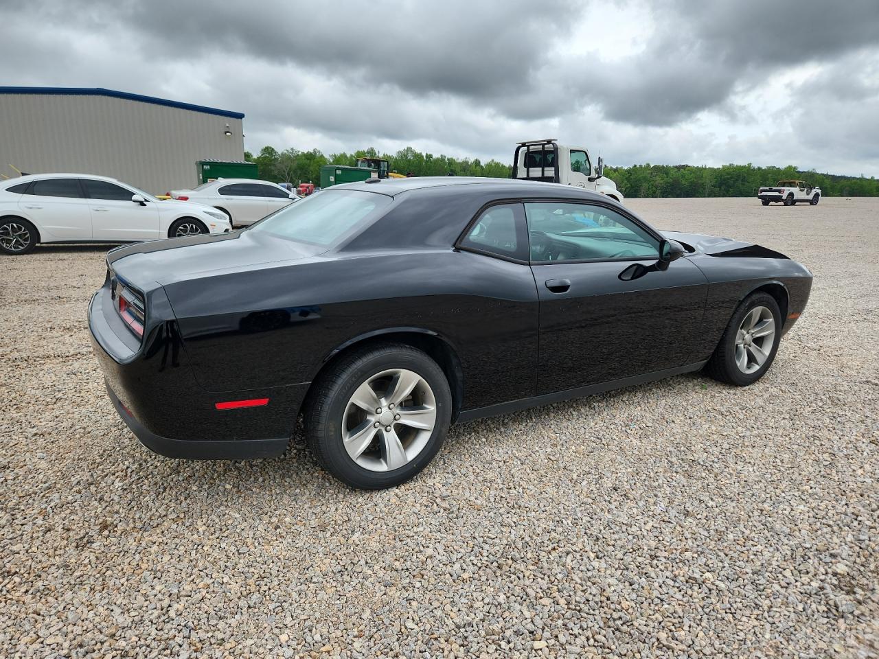 2016 DODGE CHALLENGER SXT photo 5