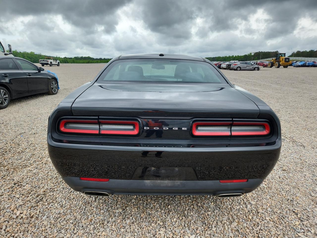 2016 DODGE CHALLENGER SXT photo 11