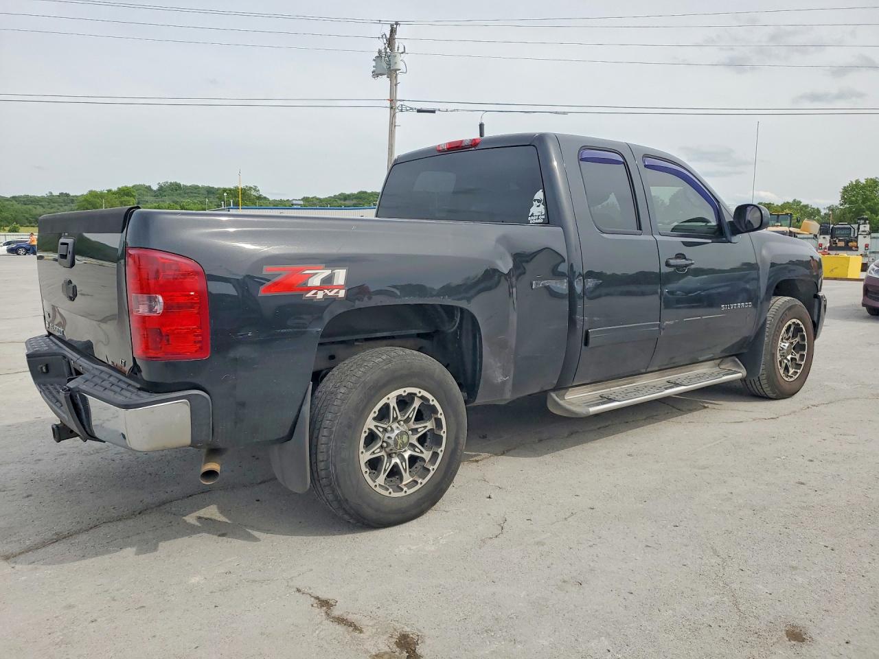 2010 CHEVROLET SILVERADO K1500 LT photo 3